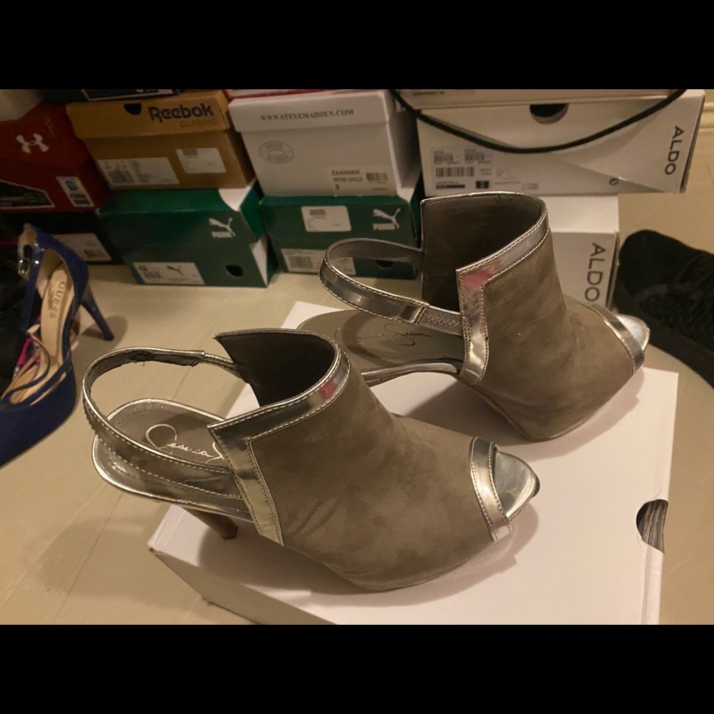 Jessicas Simpson Silver Pumps